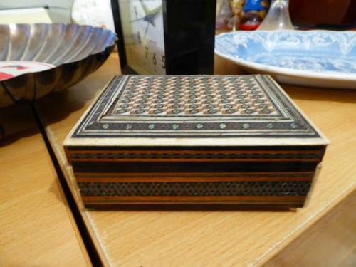 Wooden marquetry lidded box - lidded,